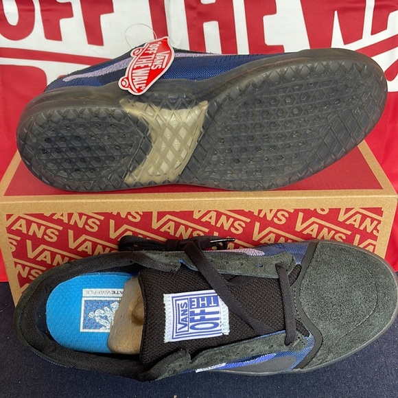 Vans Evdnt Ultimatewaf
(Deuce) Black/True Blue
VNOA5DY78B2
Men’s Skate Sneakers - Picture 5 of 16